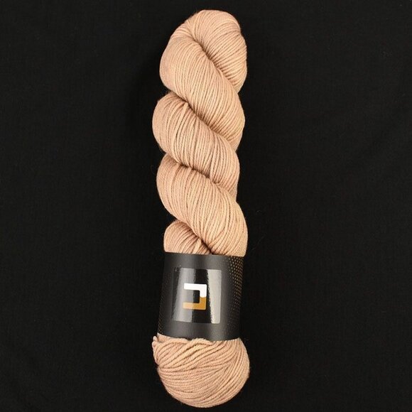 Dyed by Delz Twist DK Yarn Superwash Merino Wool Hand-Dyed Twylas Sand - Picture 1 of 3